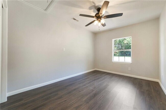 Building Photo - 1903 S 19th St