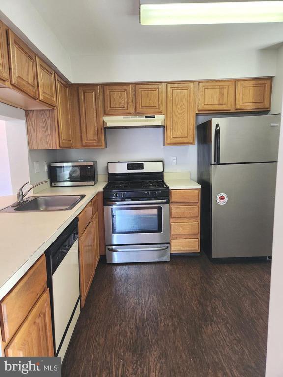 Building Photo - 4003A Saxony Dr