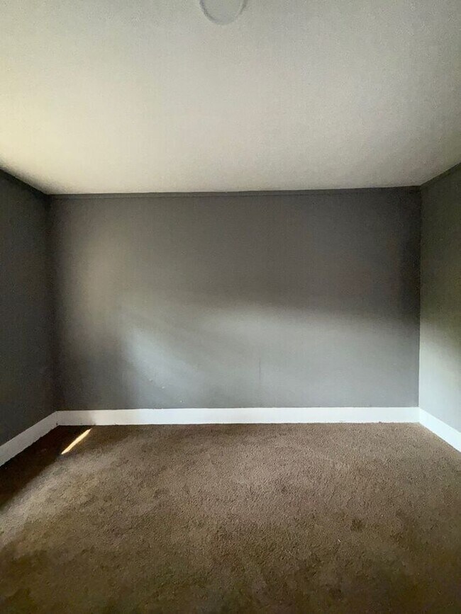 Building Photo - 1547 E McLemore Ave