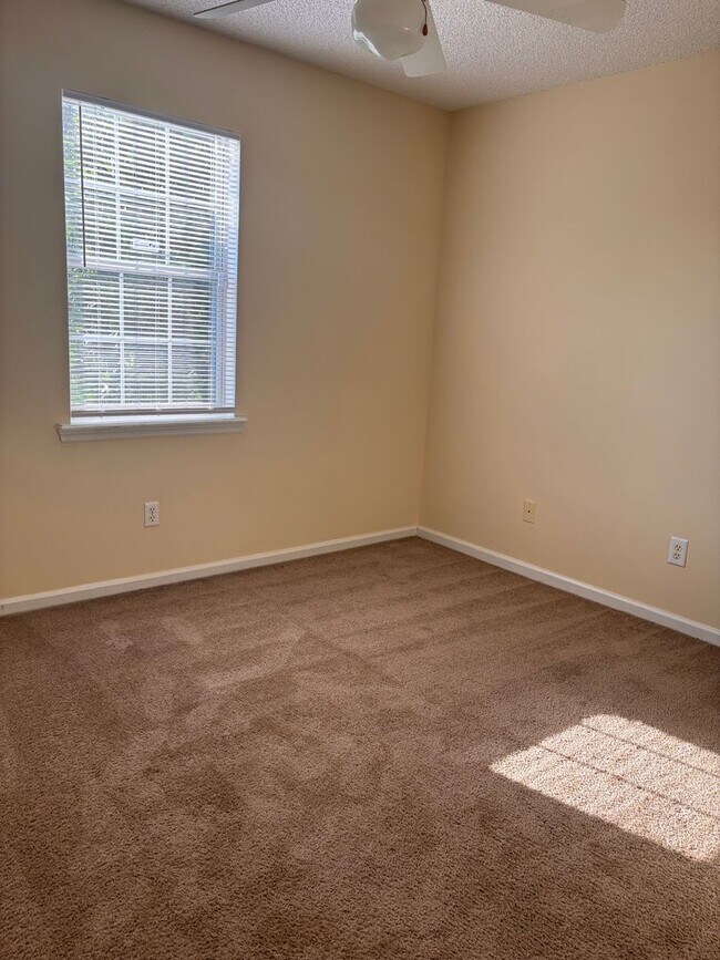 Building Photo - Cozy 3bedroom/2 bathroom home