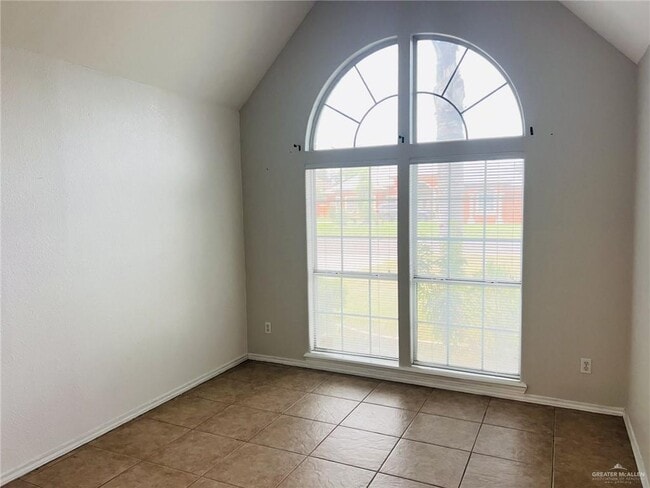 Building Photo - 1612 Merlin Dr