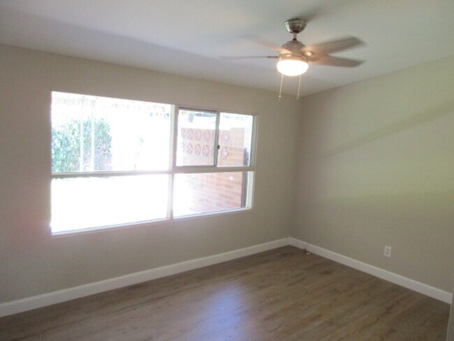 Building Photo - 2401 Bartel St