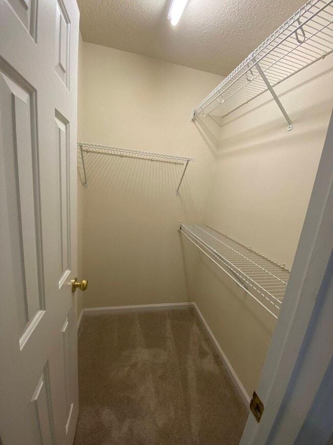Building Photo - 2 bedroom duplex in Raleigh with ALL the a...