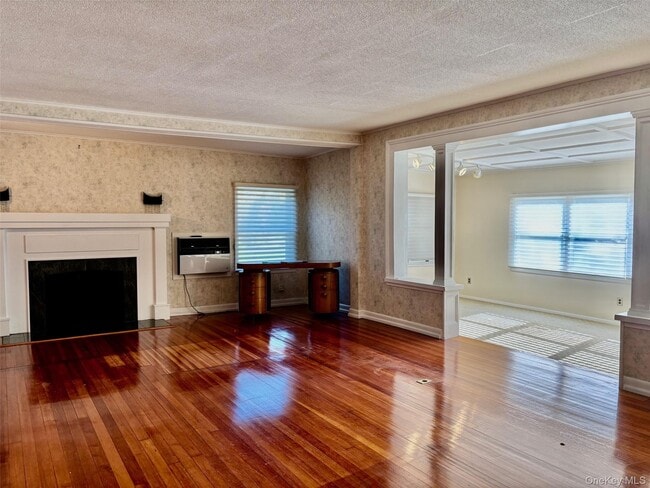 Building Photo - 185 S Country Rd