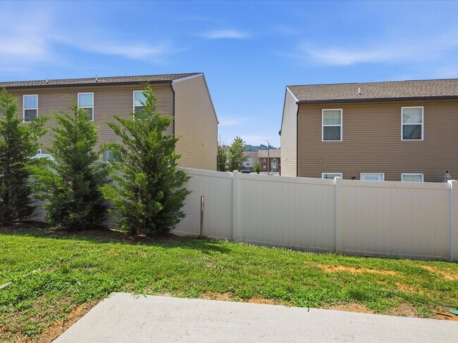 Building Photo - 2430 Hallerins Ct