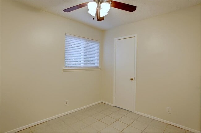 Building Photo - 5808 Emerald Forest Dr