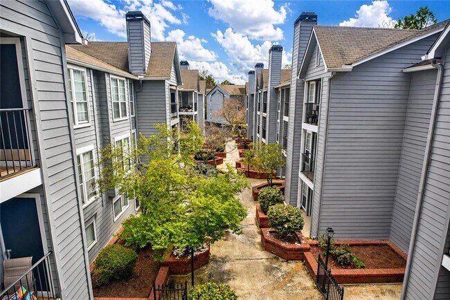 Building Photo - 310 Granville Ct