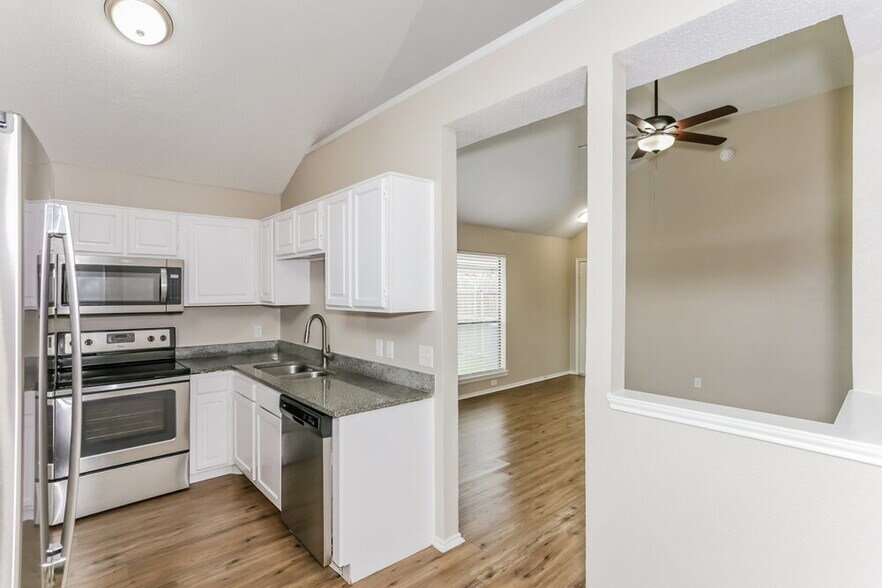 Building Photo - 2618 Butterfield Dr