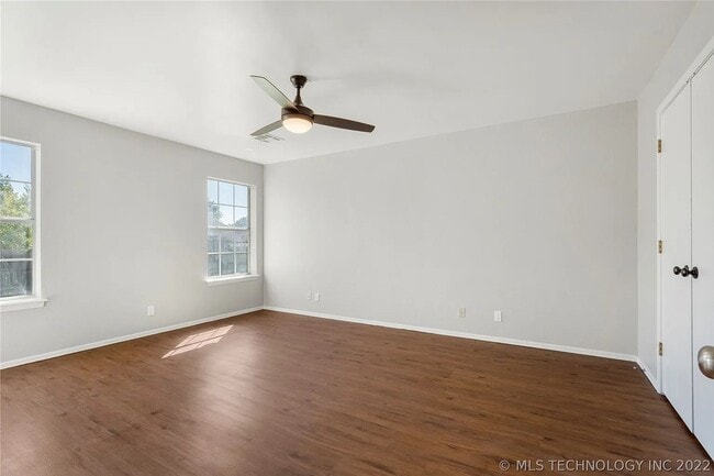 Building Photo - Beautifully Updated Broken Arrow Home!
