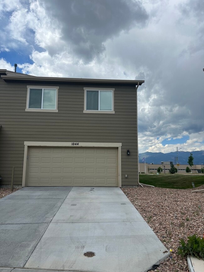 Building Photo - 1044 Petra Heights