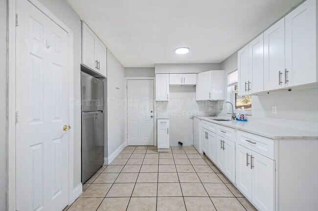 Building Photo - 21 E Celeste St