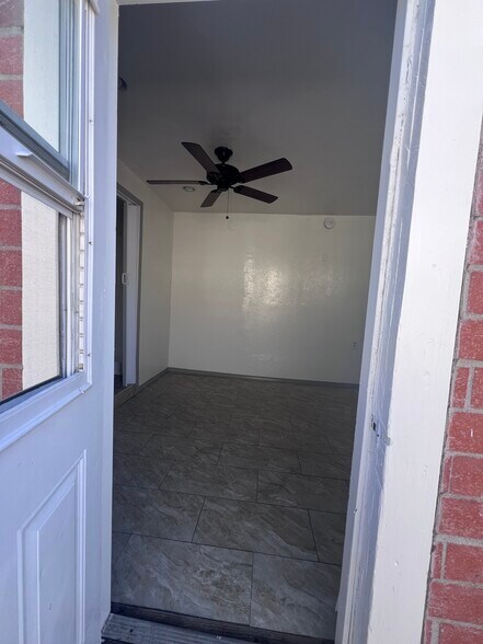 Building Photo - 814 W 147th St