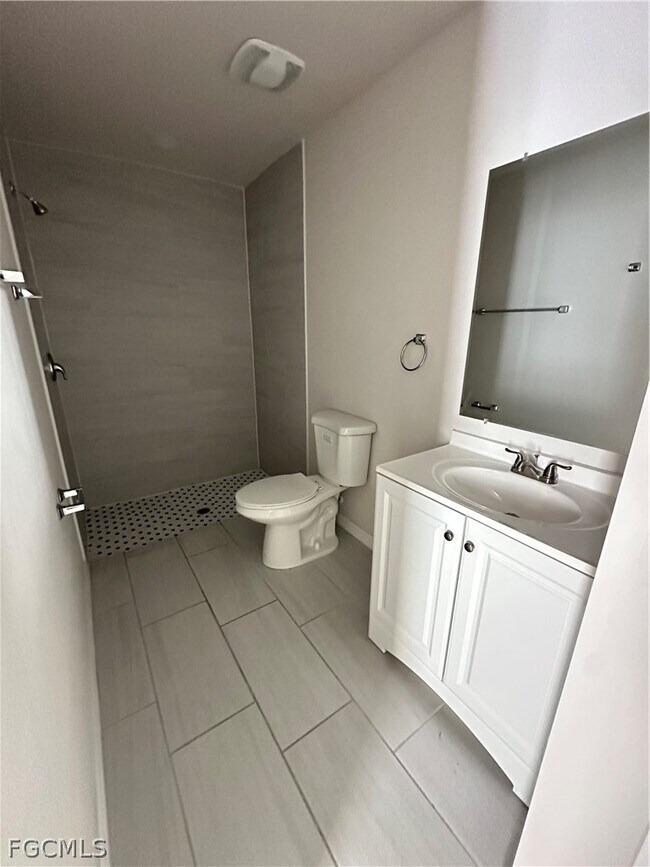 Building Photo - 604 SE 8th Terrace