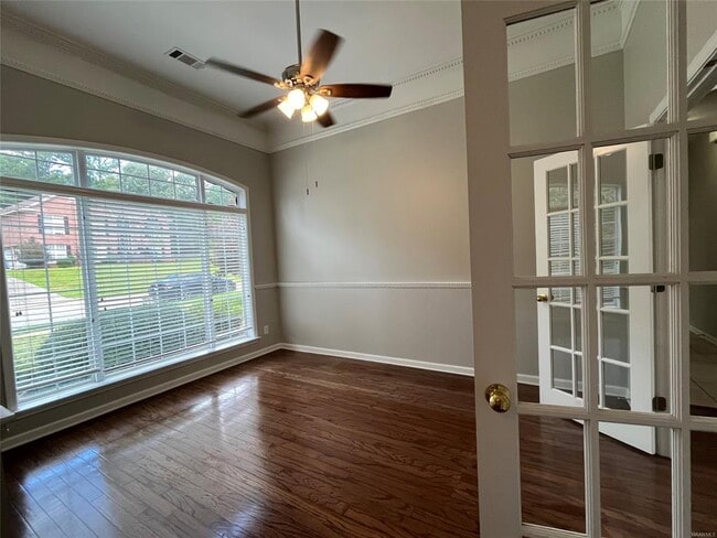 Building Photo - 704 Emerald Dr