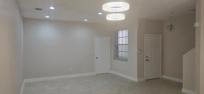 Building Photo - 2919 Crestwood Ter