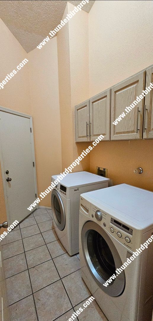 Building Photo - Charming NW 4 Bedroom Home - $500 off first month's rent