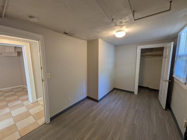 Building Photo - 843 17th St