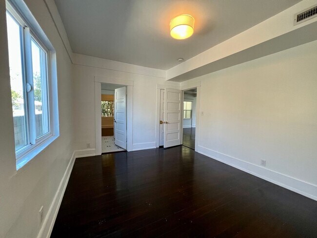 Building Photo - 2822 W Ave 33