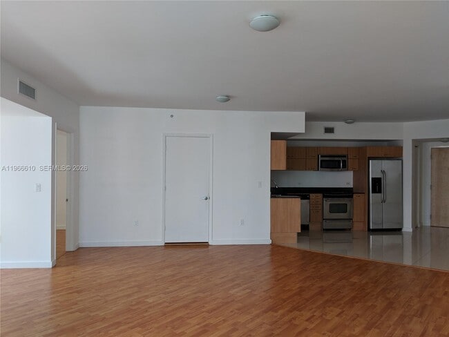 Building Photo - 350 S Miami Ave