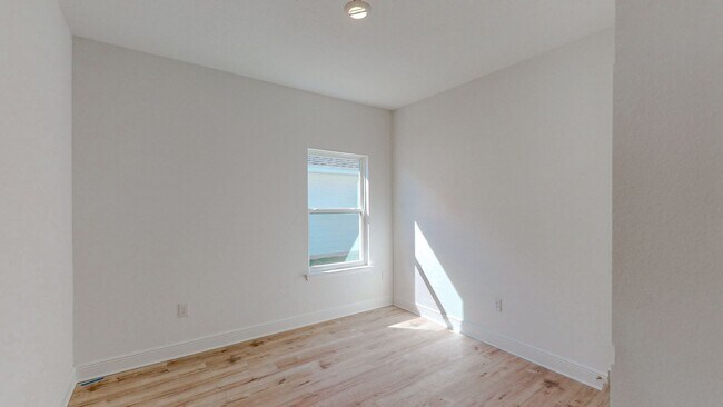 Building Photo - 4 Bedroom Home in Paradise Cove