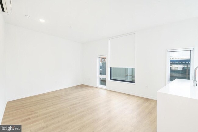 Building Photo - 1141 N Front St