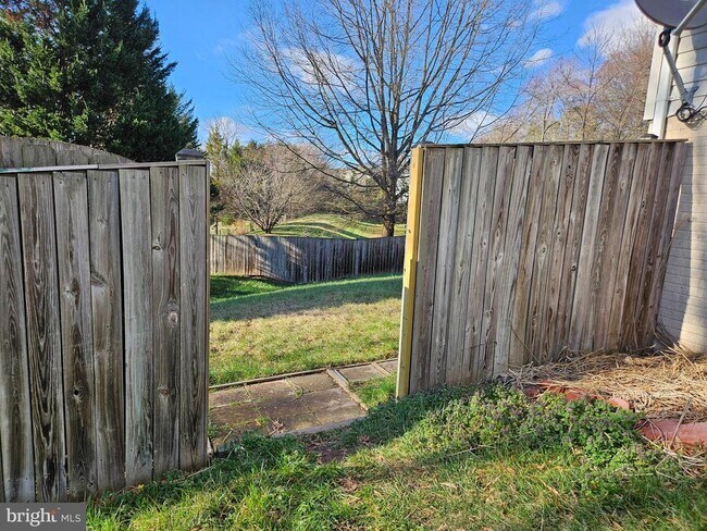 Building Photo - 9296 Hillis Ct