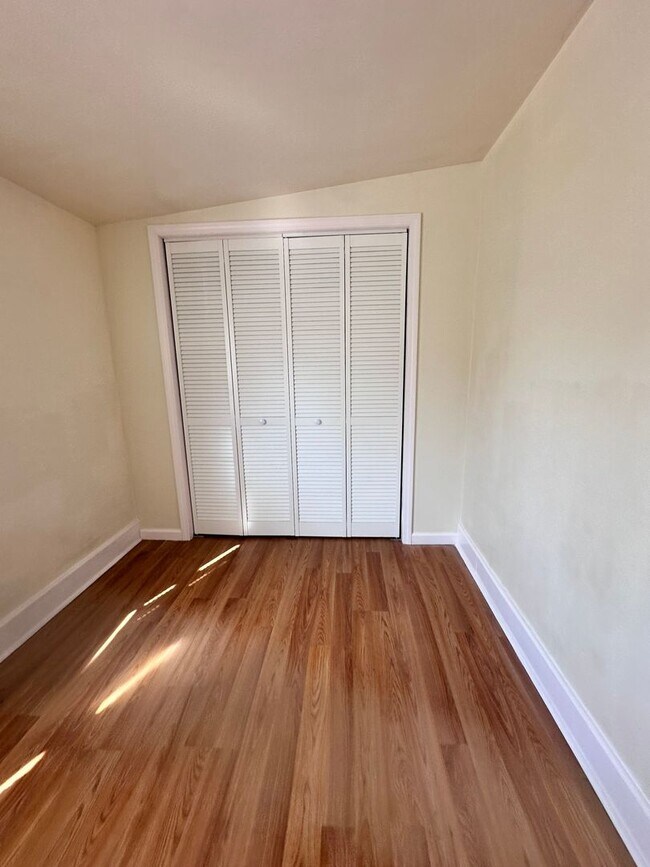 Building Photo - 201 Burleigh Ave