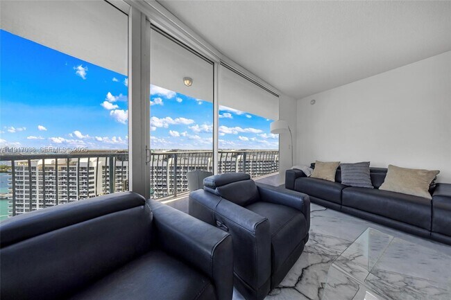 Building Photo - 1750 N Bayshore Dr