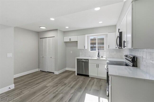 Building Photo - 3517 Rio Robles Dr