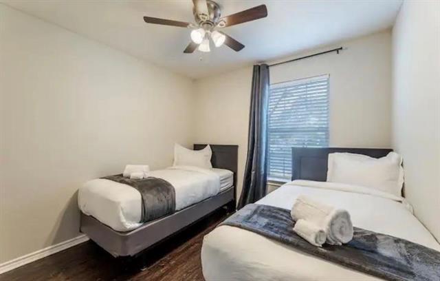 Building Photo - 1123 E Sycamore St