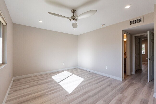Building Photo - Modern Updated Home in Gated Community of ...