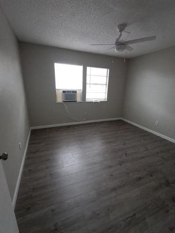 Building Photo - 2211 N Elm St