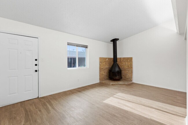 Building Photo - Immaculately Improved 2 Bedroom / 1 Bathroom Duplex & Immediately Available! - 50% Off One Full M...