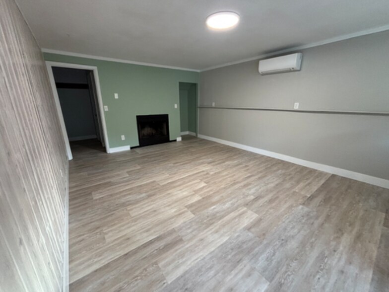 Building Photo - 2950 SW Beach Ave