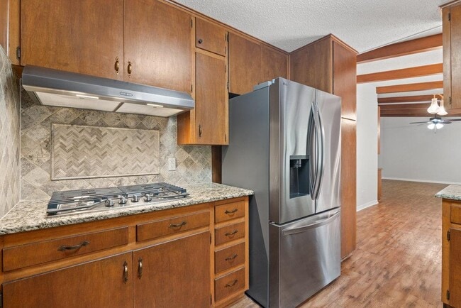 Building Photo - 1601 Cliffside Dr