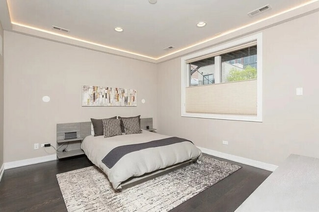 Building Photo - 942 W Montana St