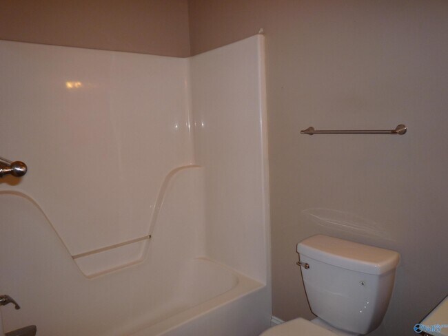 Building Photo - 16656 Bellewood Dr