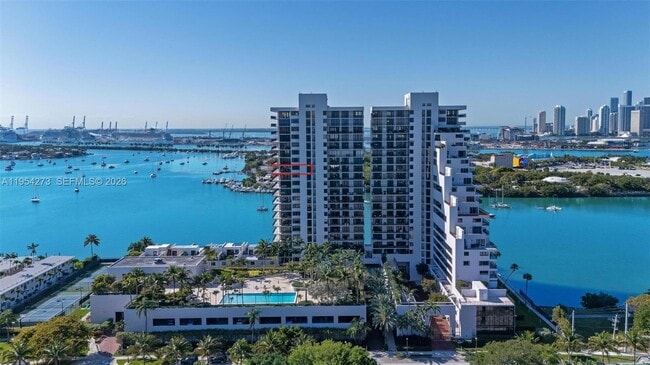 Building Photo - 1000 Venetian Way