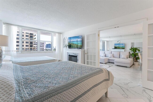 Building Photo - 2030 S Ocean Dr