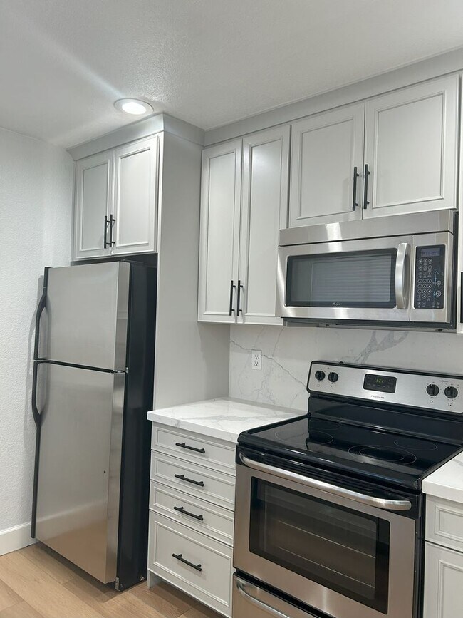 Building Photo - 2 Bedroom/2 bath Condo in the Mission de L...