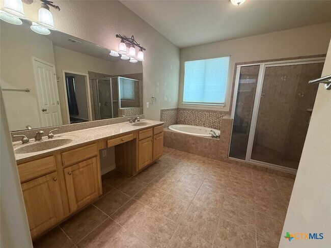 Building Photo - 270 Delanoy Dr