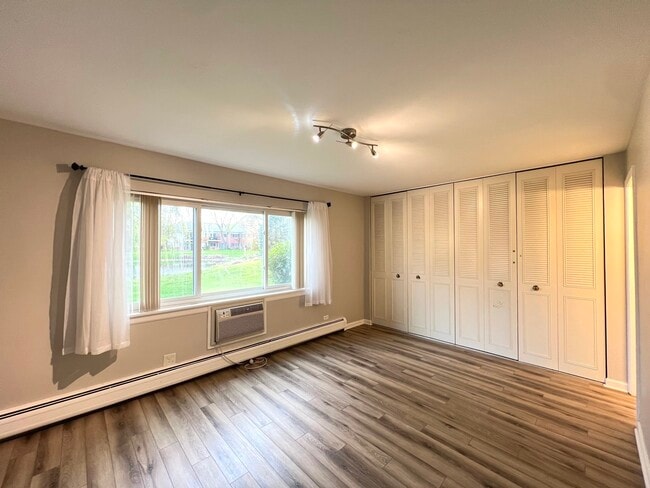 Building Photo - 703 Falcon Dr