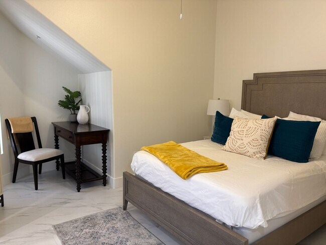 Building Photo - Furnished Scottsdale Condo w/2 car garage