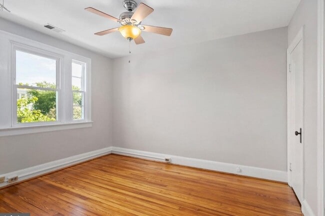 Building Photo - 1826 A St SE