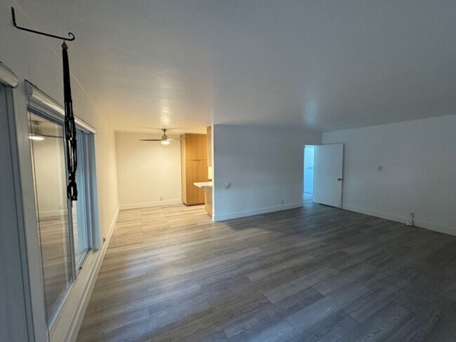 Building Photo - Modern Alamitos Beach 2 bedroom Condo plus...