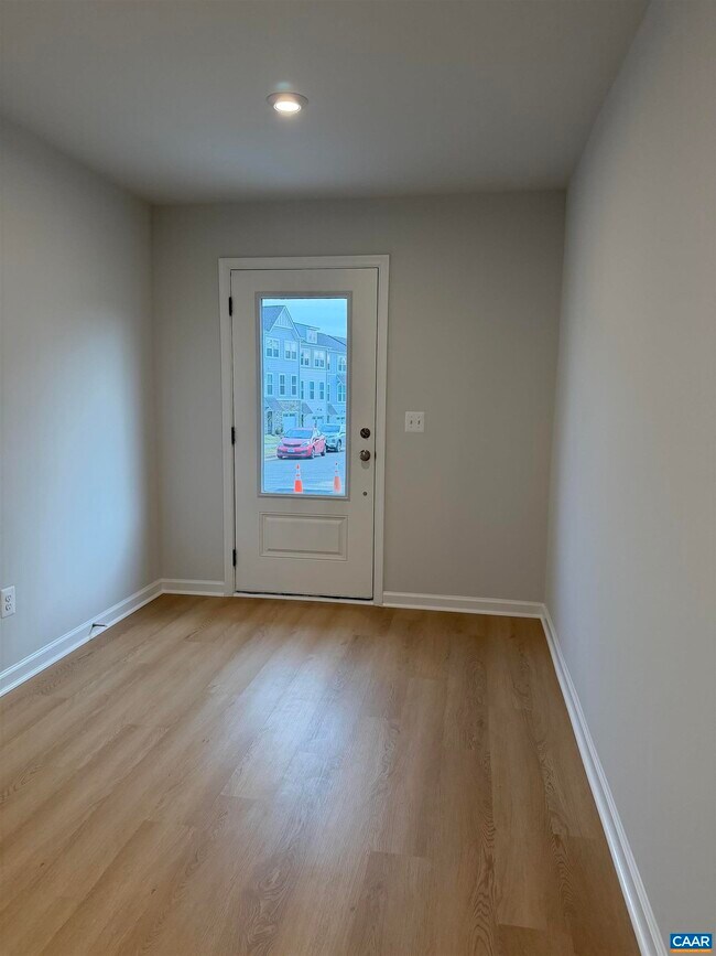 Building Photo - 5992 Cling Ln