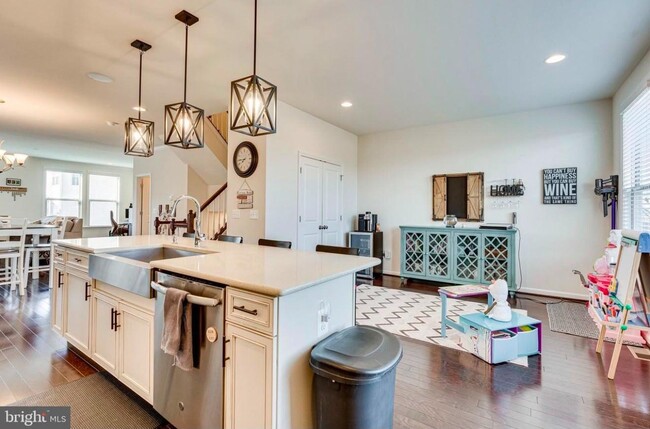 Building Photo - 42440 Dogwood Glen Square