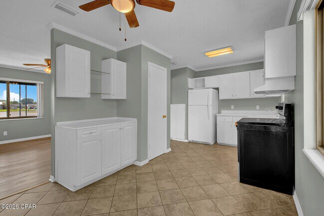 Building Photo - 922 Everitt Ave