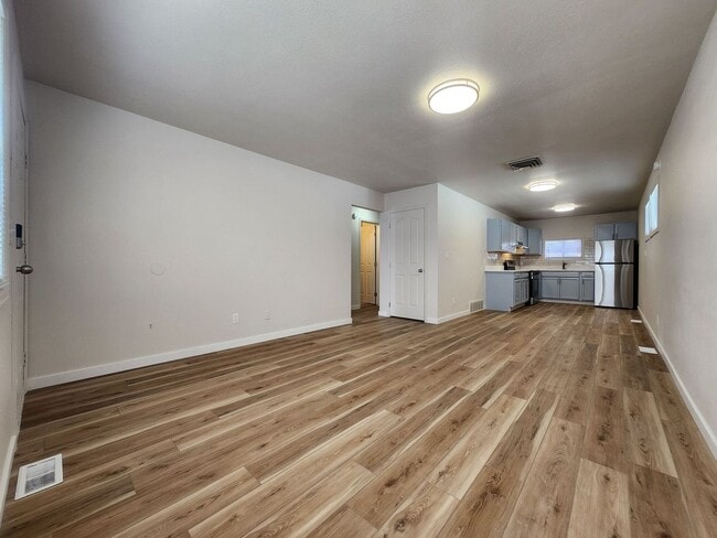 Building Photo - 1421 Anita St