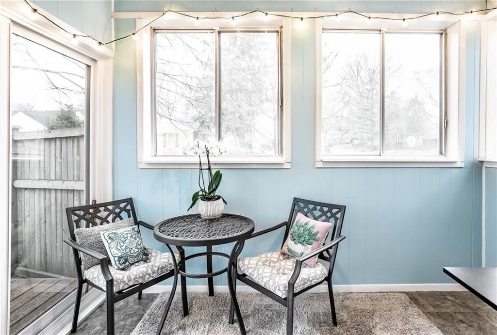 Building Photo - 5953 Rosslyn Ave